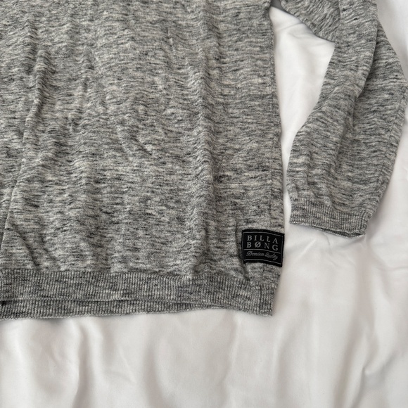 billabong pullover sweater  size small   details: -pullover  -v neck  -great con - Picture 2 of 4